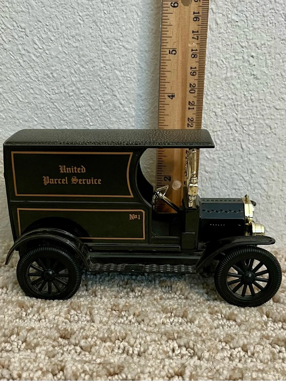 UPS 1913 Classic Car / Truck Ford United Parcel Service 1:25 Diecast Brown